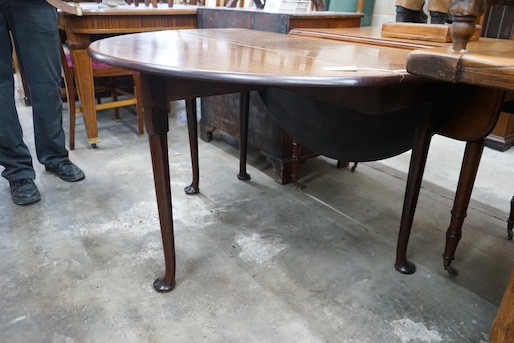 A George IIII mahogany oval drop leaf pad foot dining table, 120cm extended, height 71cm